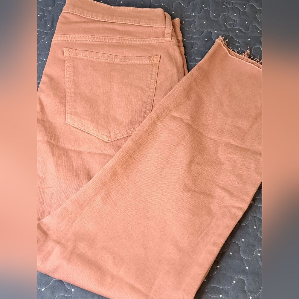 Old Navy Women's Straight Leg Jeans in Peach